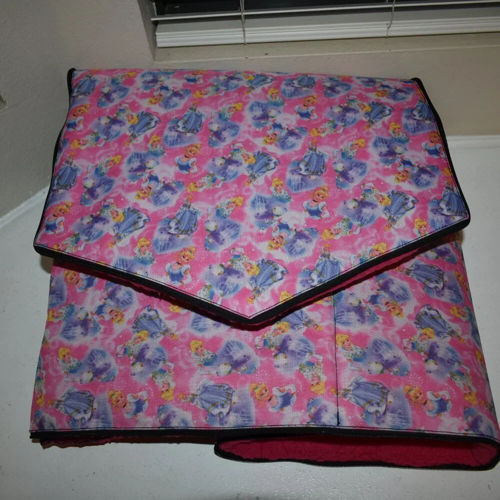 VINTAGE DISNEY CASTLE PRINCESS CINDERELLA PORTABLE FOLDABLE DOG CAT BED HOUSE